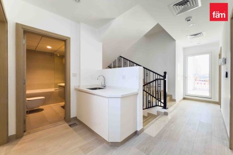 Снять в аренду таунхаус в Dubai Sports City, Дубай: 4 спальни, 172.9м², № 70604 - фото 13