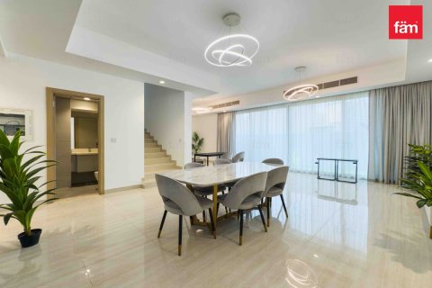 Снять в аренду таунхаус в Dubai Sports City, Дубай: 4 спальни, 172.9м², № 70604 - фото 6