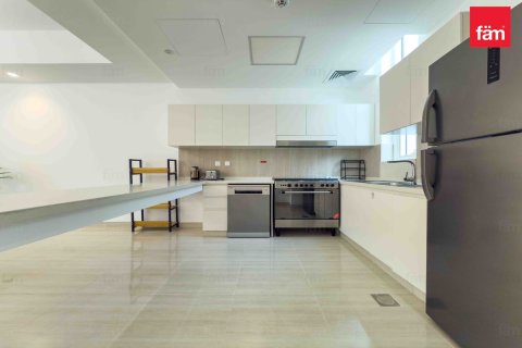 Снять в аренду таунхаус в Dubai Sports City, Дубай: 4 спальни, 172.9м², № 70604 - фото 4