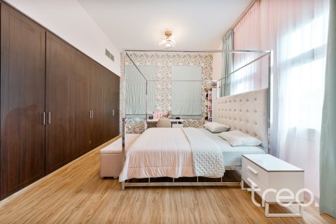 Villa in Rahat, Mudon, Dubai 5 bedrooms, 529.55 sq.m. № 137995 - photo 17