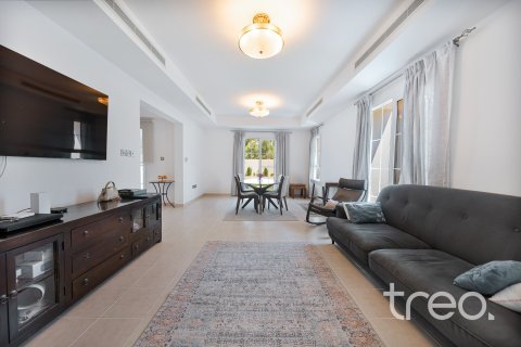 Купить виллу в Арабиан Ранчес, Дубай: 3 спальни, 341.33м², № 138011 - фото 10