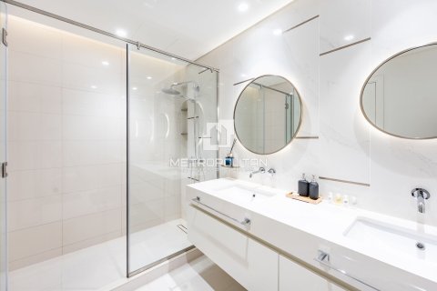 Apartment in EMAAR Beachfront, Dubai Harbour, Dubai 2 bedrooms, 109 sq.m. № 74111 - photo 14