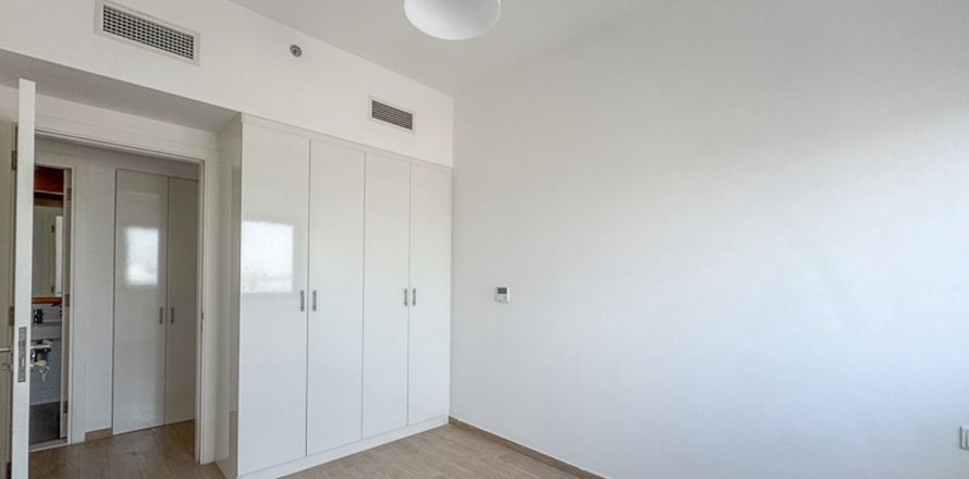 Квартира в Джабаль-Али, Дубай, 3 спальни, 92.6м², № 90281