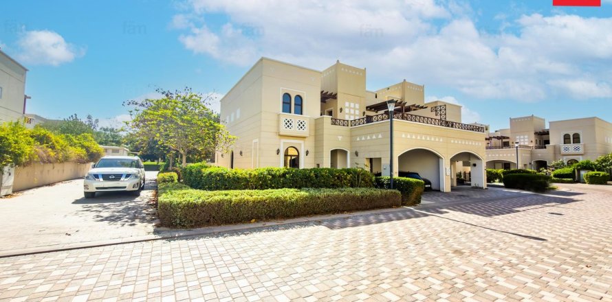 Townhouse in Dubai 4 bedrooms, 387.1 sq.m. № 90284