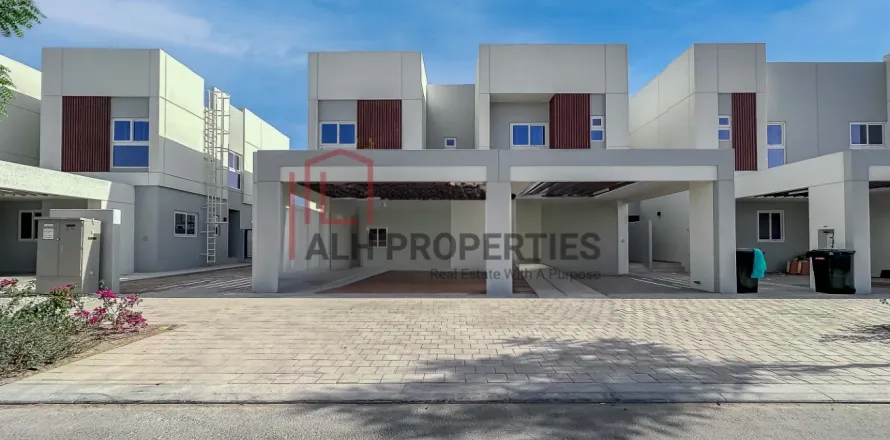 Adosado en Villanova, Dubai Land, Dubai, 4 dormitorios, 209 m², № 92842