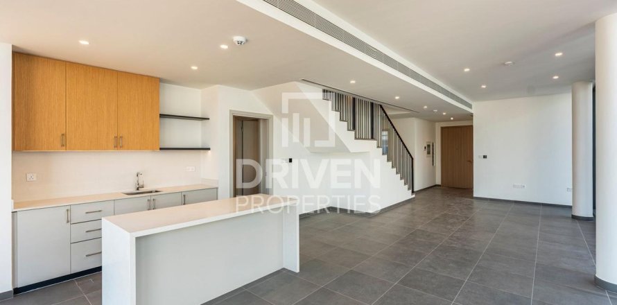 Villa in Arabian Ranches 3, Dubai 5 bedrooms, 420.01 sq.m. № 136114