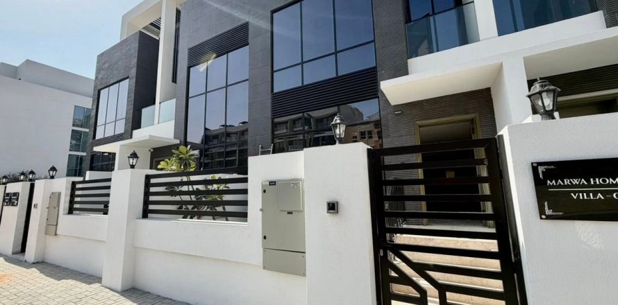 Villa en Dubai, 4 dormitorios, 160 m², № 90550