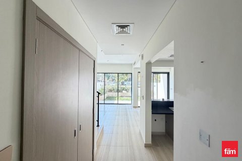 Снять в аренду таунхаус в Дубае: 3 спальни, 150м², № 90552 - фото 8