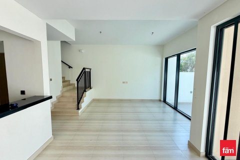 Снять в аренду таунхаус в Дубае: 3 спальни, 150м², № 90552 - фото 2