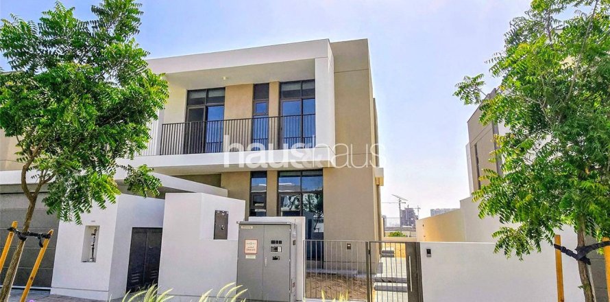 Villa in Al Furjan, Dubai 4 bedrooms, 449 sq.m. № 43828