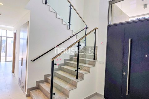 Villa in Al Furjan, Dubai 4 bedrooms, 449 sq.m. № 43828 - photo 5