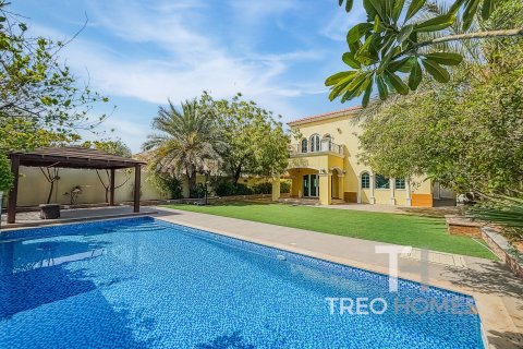 Villa in Legacy, Jumeirah Park, Dubai 3 bedrooms, 328 sq.m. № 16830 - photo 1
