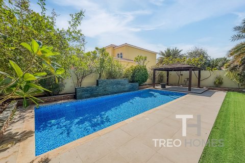 Villa in Legacy, Jumeirah Park, Dubai 3 bedrooms, 328 sq.m. № 16830 - photo 2