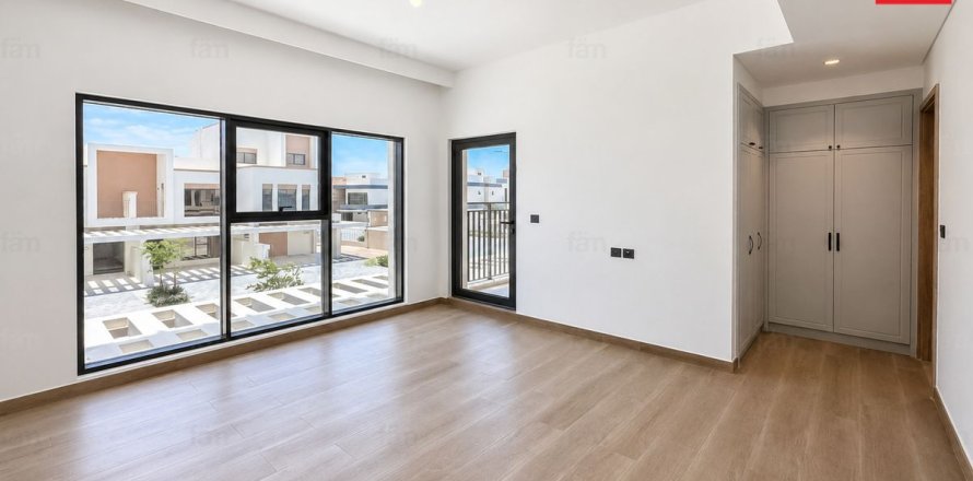 Townhouse in Dubai 3 bedrooms, 144 sq.m. № 135256