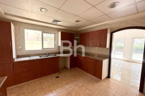 Villa in Dubai 4 bedrooms, 548 sq.m. № 22236 - photo 10