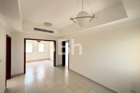Villa in Dubai 4 bedrooms, 548 sq.m. № 22236 - photo 1