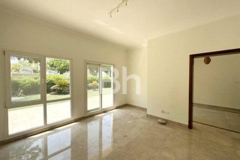 Villa in Dubai 4 bedrooms, 548 sq.m. № 22236 - photo 9