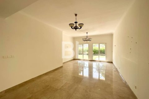 Villa in Dubai 4 bedrooms, 548 sq.m. № 22236 - photo 6