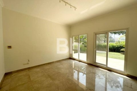 Villa in Dubai 4 bedrooms, 548 sq.m. № 22236 - photo 8
