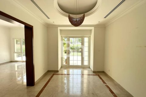 Villa in Dubai 4 bedrooms, 548 sq.m. № 22236 - photo 7