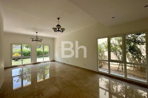Villa in Dubai 4 bedrooms, 548 sq.m. № 22236 - photo 4