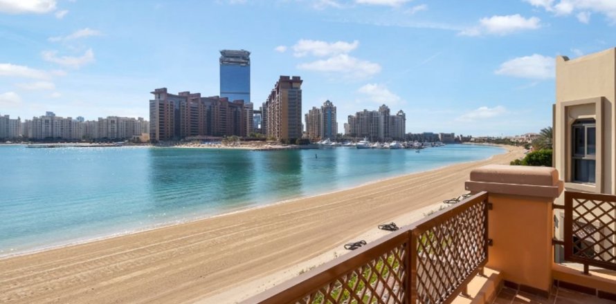 Villa in Palm Jumeirah, Dubai 4 bedrooms, 620.9 sq.m. № 8627