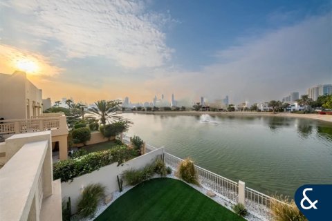 Villa en The Lakes, Dubai, 4 dormitorios, 335 m², № 98657
