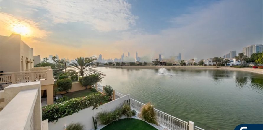 Villa en The Lakes, Dubai, 4 dormitorios, 335 m², № 98657