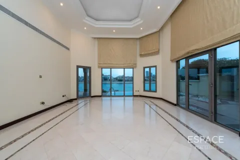 Villa in Palm Jumeirah, Dubai 4 bedrooms, 465 sq.m. № 61508 - photo 2