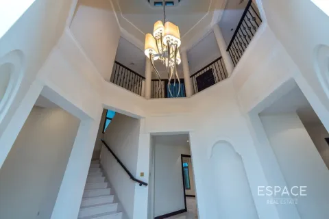 Villa in Palm Jumeirah, Dubai 4 bedrooms, 465 sq.m. № 61508 - photo 8