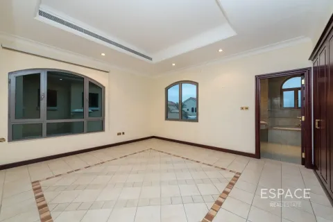 Villa in Palm Jumeirah, Dubai 4 bedrooms, 465 sq.m. № 61508 - photo 5
