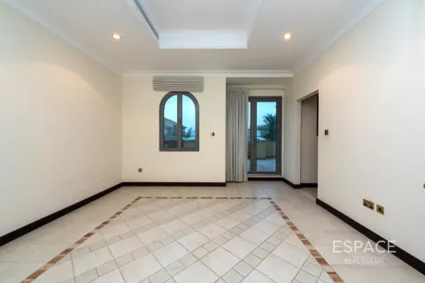 Villa in Palm Jumeirah, Dubai 4 bedrooms, 465 sq.m. № 61508 - photo 4