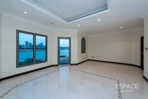 Villa in Palm Jumeirah, Dubai 4 bedrooms, 465 sq.m. № 61508 - photo 10