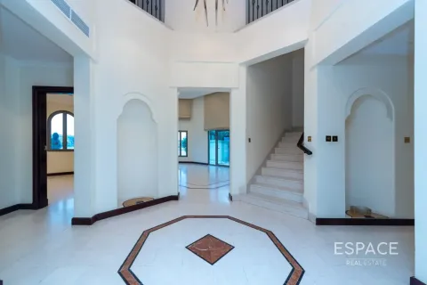 Villa in Palm Jumeirah, Dubai 4 bedrooms, 465 sq.m. № 61508 - photo 7