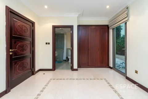 Villa in Palm Jumeirah, Dubai 4 bedrooms, 465 sq.m. № 61508 - photo 9