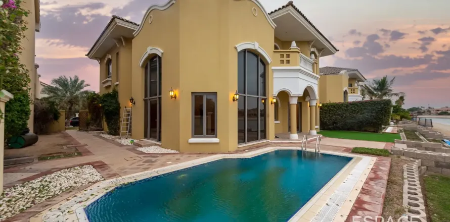 Вилла в Пальме Джумейре, Дубай, 4 спальни, 465м², № 61508