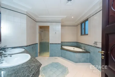 Villa in Palm Jumeirah, Dubai 4 bedrooms, 465 sq.m. № 61508 - photo 12