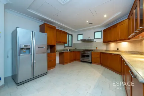 Villa in Palm Jumeirah, Dubai 4 bedrooms, 465 sq.m. № 61508 - photo 6