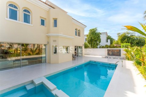 Villa en Arabian Ranches, Dubai, 5 dormitorios, 409 m², № 43246 - foto 1