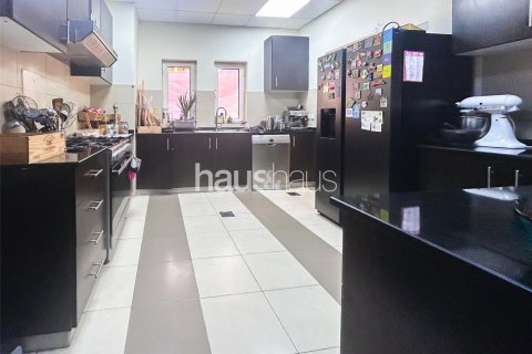 Villa en The Villa, Dubai, 5 dormitorios, 555 m², № 43237 - foto 4