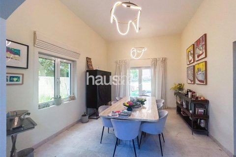 Villa en The Villa, Dubai, 5 dormitorios, 555 m², № 43237 - foto 5