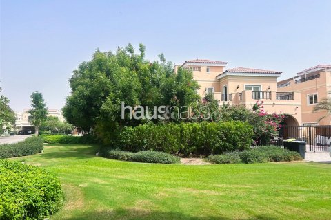 Villa en The Villa, Dubai, 5 dormitorios, 555 m², № 43237 - foto 1