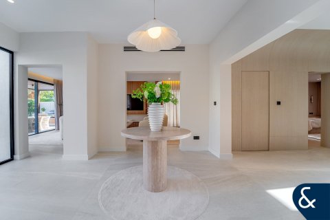 Купить виллу в Meadows, Дубай: 4 спальни, 353м², № 91286 - фото 6