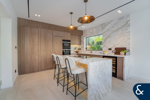 Купить виллу в Meadows, Дубай: 4 спальни, 353м², № 91286 - фото 10