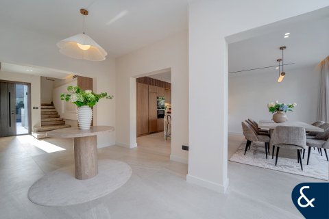 Купить виллу в Meadows, Дубай: 4 спальни, 353м², № 91286 - фото 7