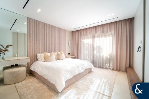 Купить виллу в Meadows, Дубай: 4 спальни, 353м², № 91286 - фото 13