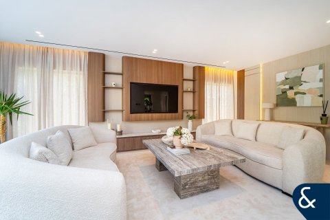 Купить виллу в Meadows, Дубай: 4 спальни, 353м², № 91286 - фото 3