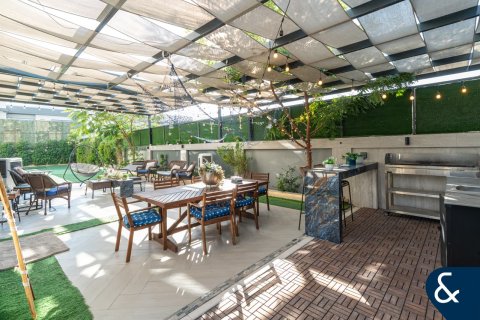 Купить виллу в North Village, Al Furjan, Дубай: 5 спален, 569м², № 91289 - фото 19