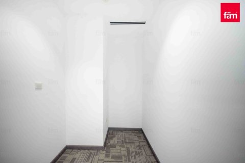 Снять в аренду офис в Sheikh Zayed Road, Дубай: 921.5м², № 111739 - фото 2
