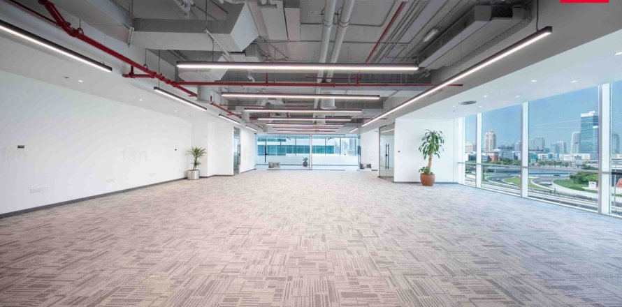 Офис в Sheikh Zayed Road, Дубай, 921.5м², № 111739